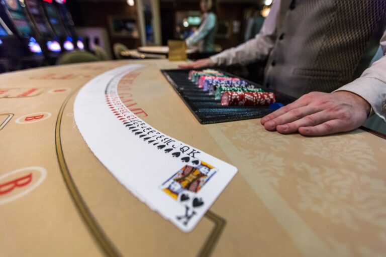 Baccarat spelregels en huisvoordeel uitgelegd (2026)