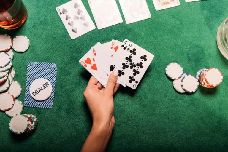 Pokerhanden: de volgorde van hoog naar laag (2026)